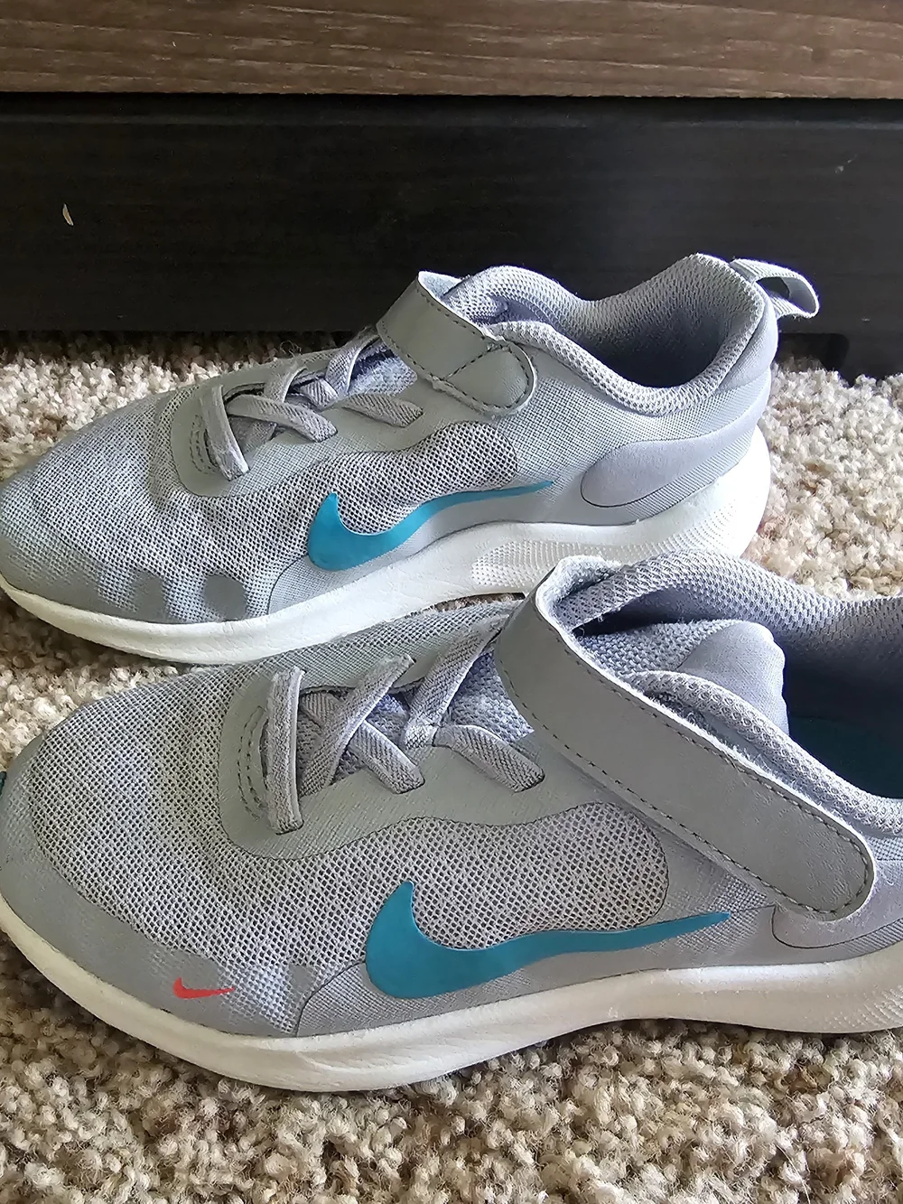 Nike Kids Light Gray Sneakers with Teal Swoosh 13